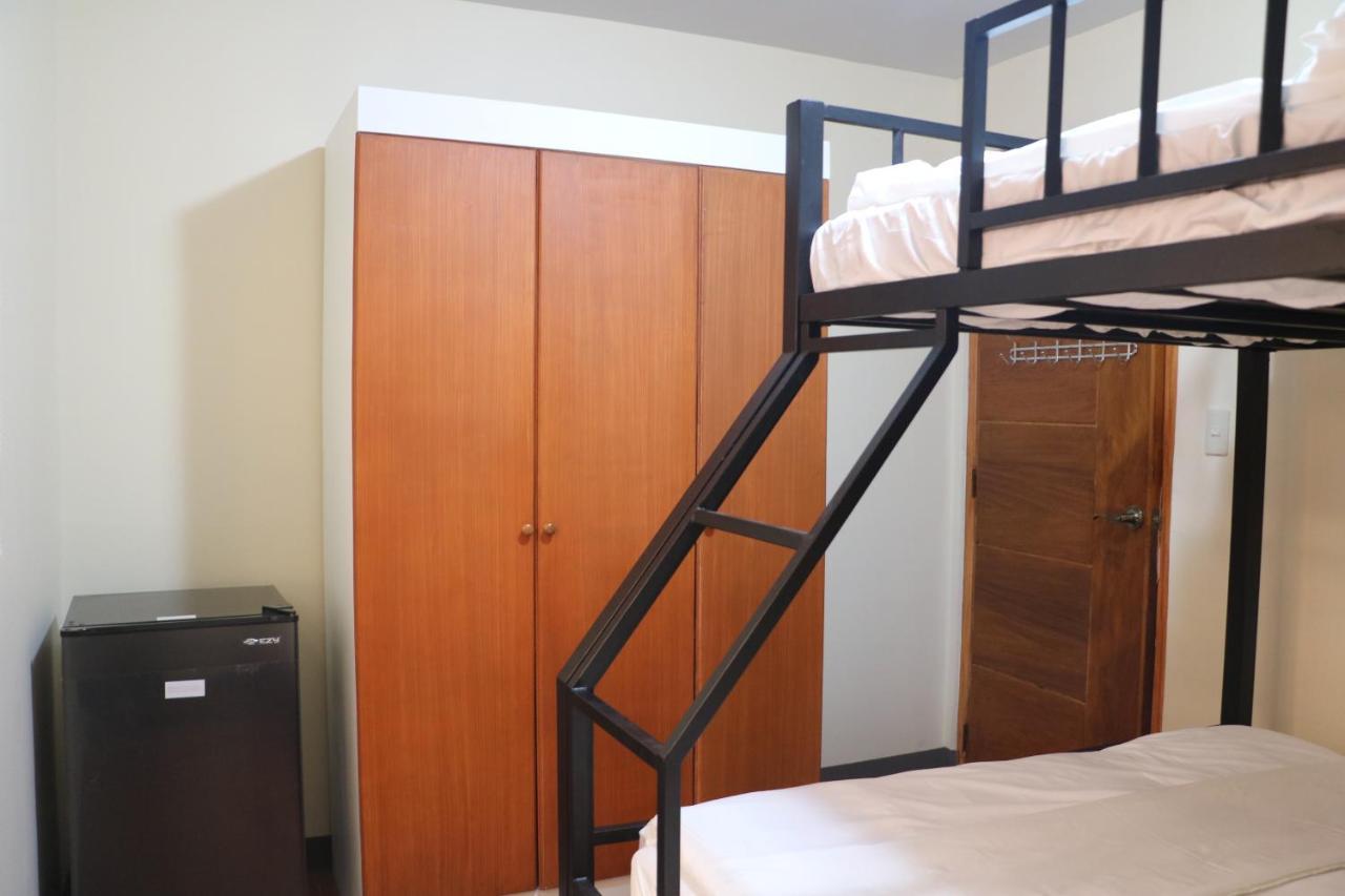 Anicia Guesthouse Rooms Paranaque City 外观 照片